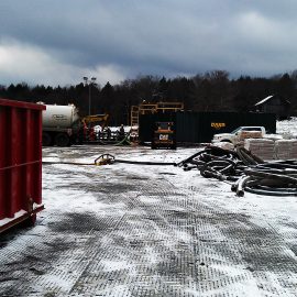 plaque de roulage Stabmat de Stabline sur chantier en hiver