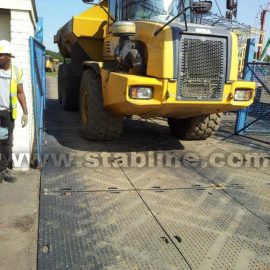 plaques de roulage Stabmat de Stabline pour stabiliser les camions