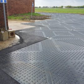 utilisation de plaque de roulage Stabmax de Stabline sur un aéroport