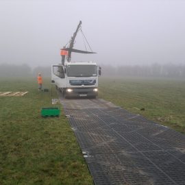 dépose de plaque de roulage Stabmax de Stabline sur sol instable