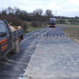 passage de camion sur des plaques de roulage Stabmax de Stabline